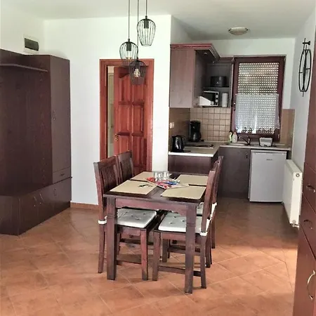 Cherry Apartmanhaz Lejlighed *