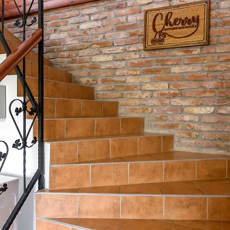 Cherry Apartmanhaz * Sárvár