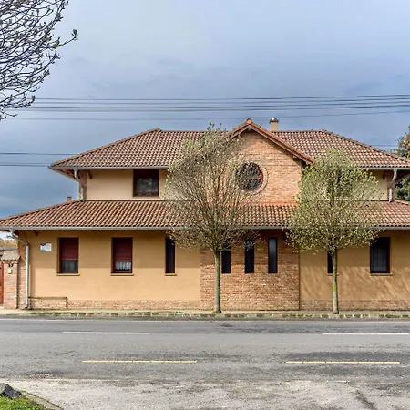 Cherry Apartmanhaz *