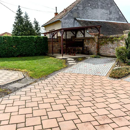 Cherry Apartmanhaz 아파트 Sárvár