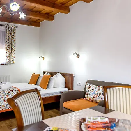 Cherry Apartmanhaz *