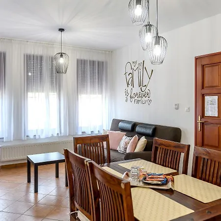 Cherry Apartmanhaz * Sárvár