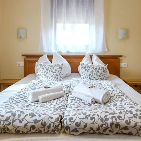 Cherry Apartmanhaz Apartament Sárvár