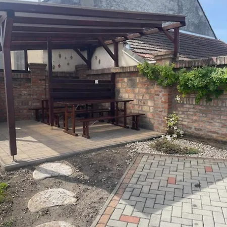 Cherry Apartmanhaz Apartament Sárvár