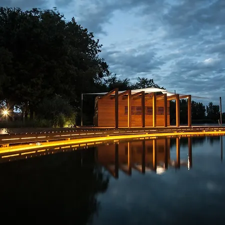 Cherry Apartmanhaz Apartament Sárvár