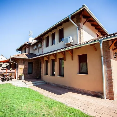 Apartament Cherry Apartmanhaz *