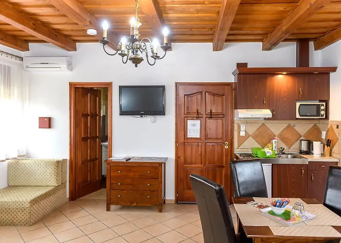 Cherry Apartmanhaz *