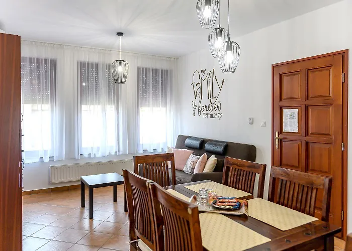 Cherry Apartmanhaz * Sárvár